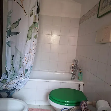 The Pilgrim's Court * רומא